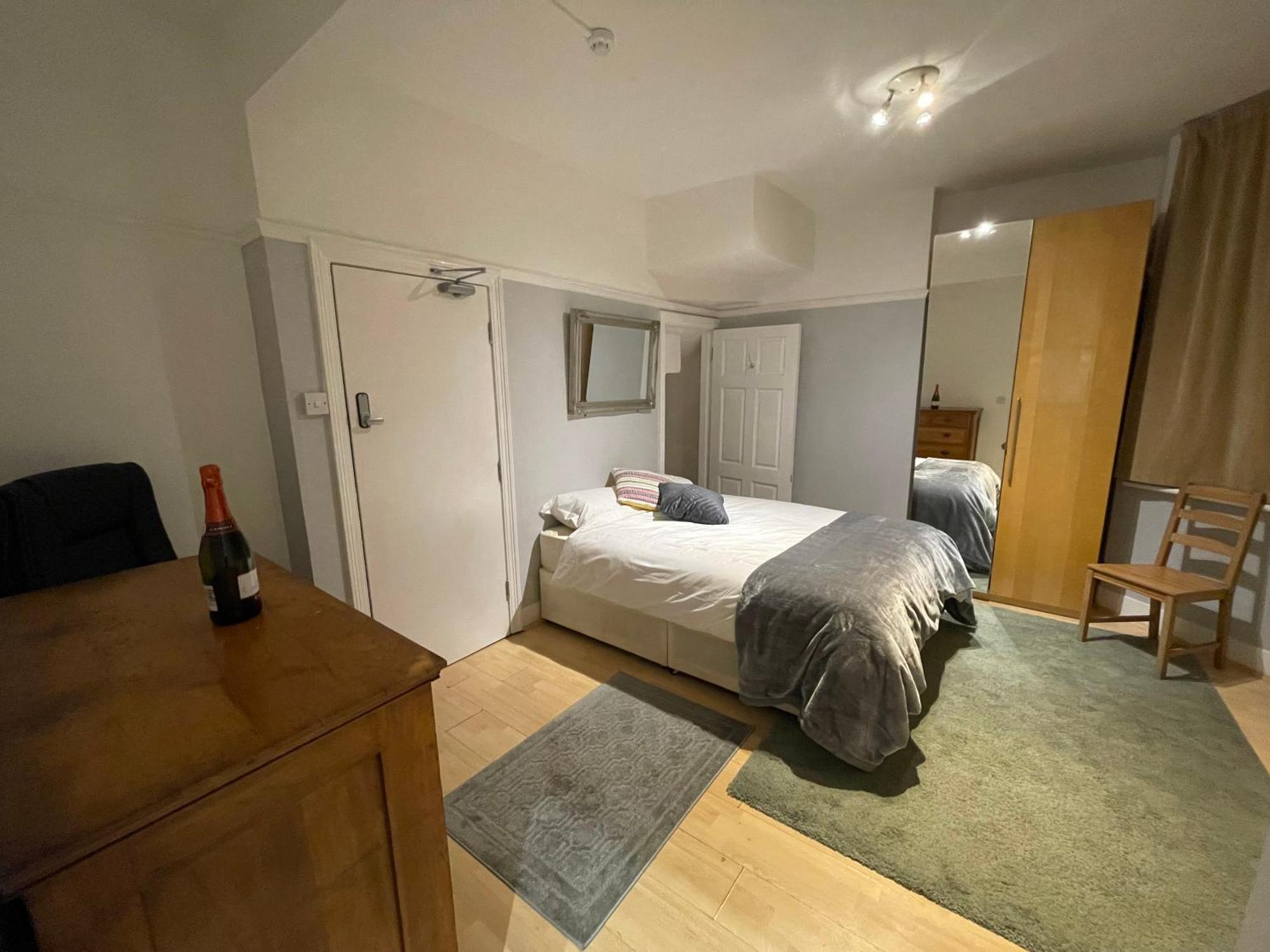 Room With Private Bathroom And Shared Kitchen London Luaran gambar